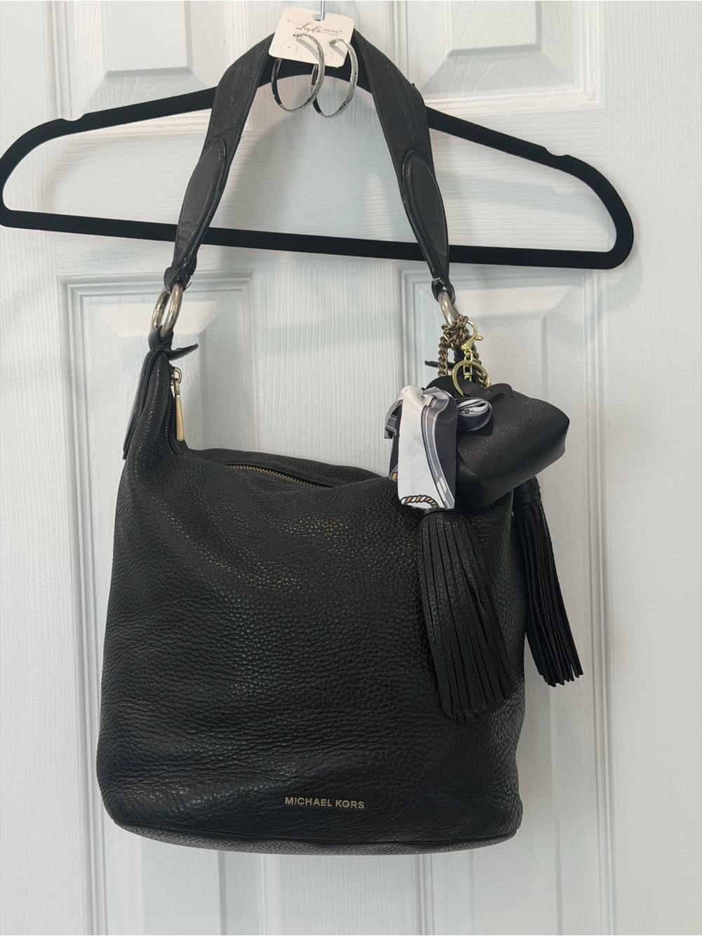 MICHAEL KORS Black Pebbled Leather Shoulder hobo bag Tassel & Charm & earrings